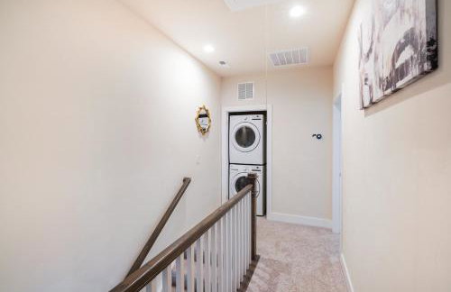 Stylish 3BR Home in CLT, Close to Downtown, Airport, WFH & Parking & Family Friendly & Business Ready - Foto 91