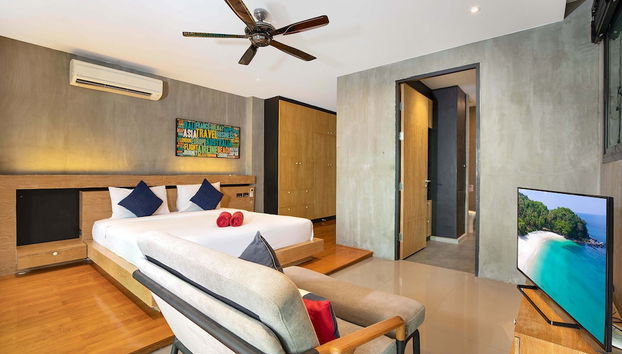 Avant-Garde 4BR Pool Villa Otero Kamala - Foto 2, Habitación