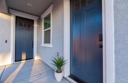 Modern 1BR Suite w AC Sleeps 3, NW Bakersfield - Photo 12