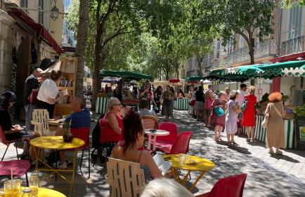 Au cœur du vieux Toulon au calme appartement rénové climatisé confortable étage élevé avec ascenseur proche parking et toutes commodités - Foto 24
