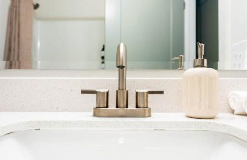 Sleek Stylish Apartment in Prime Location - Foto 27