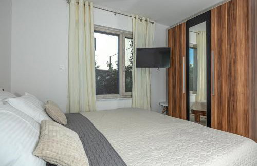 Luxury White Sails Villas with a Multi Sport Court and Sea View - Photo 28