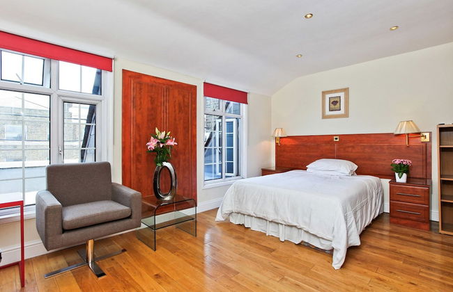 Baker Street Suites - Photo 38