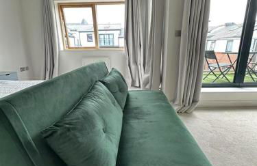 Spacious 4BR 4BA gated townhouse with balconies, Central JQ - Foto 25