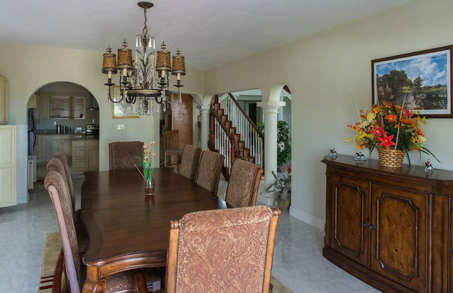 The Royal Kensington Villa - Photo 13