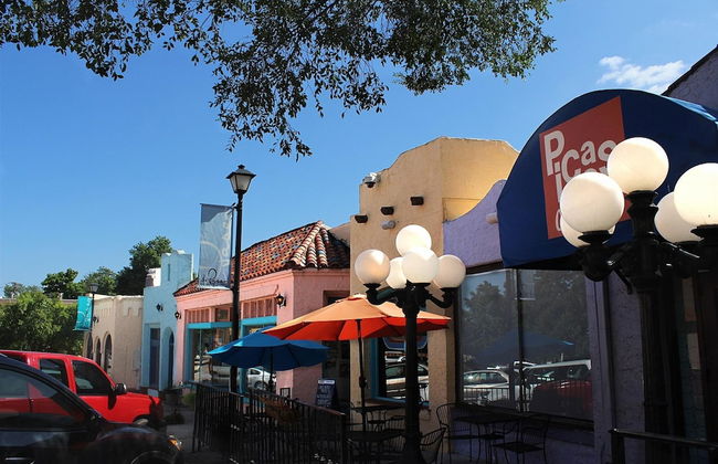 3-story 6-bedroom 4 Bathrooms 3min-asian Dist - Photo 24