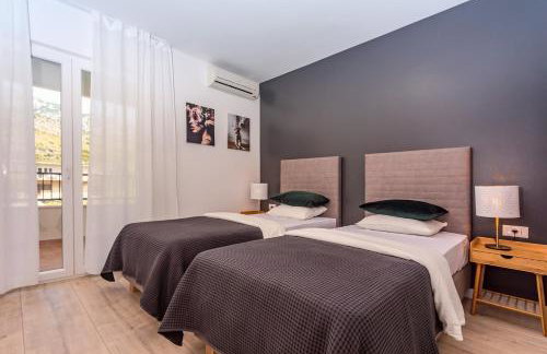 VILLA ALMIC with heated pool, 5 bedrooms, Gaming room, a multi-use playground court - Photo 33