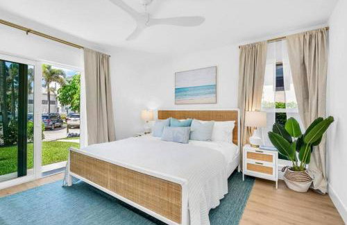 Lux Beachside 2nd Floor Condo 4 Steps to the Beach! - Foto 12