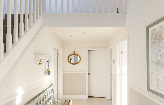 4BR Beach House Sleeps 10 - 5 Mins Walk to the Sea - Foto 27