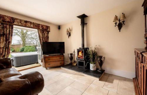 Cosy Farmhouse in Bibury - Dog Friendly & Hot Tub - Foto 17