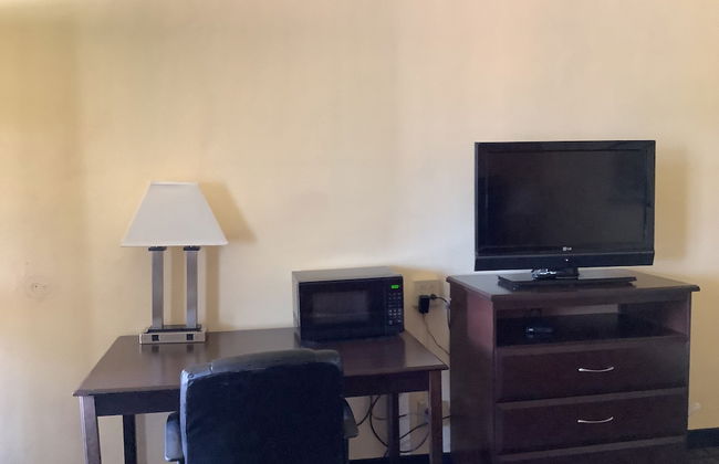 Silver Spur Vintage Inn & Suites - Photo 34