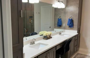 Modern 4 bedroom house close to Loop 20, TAMIU, Airport, and Hospitals - Foto 15