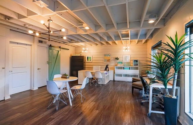 Soco 2BR Comfy Suite w Pool King bed Fast Wifi - Photo 17