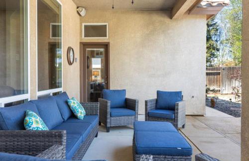 Spacious 4BR 3BA Home KING Suite Pool Sleeps 8 - Photo 30