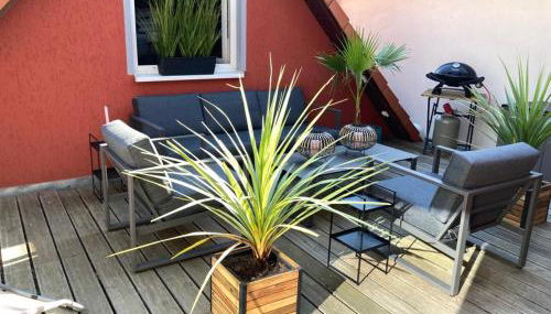 FeWo mit 3 SZ, direkte Innenstadtlage, Südterrasse, Parkplatz auf dem eigenem Privatgrundstück, 2x E-Bike und E-Autoladesäule inklusive, Konzertkirche, Schauspielhaus, FH, Jahnsportforum sowie der Tollensesee sind fußläufig in ein paar Minuten erreichbar - Foto 5