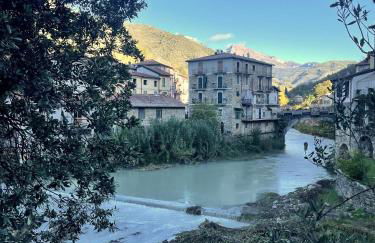 Casa del Castello Sleeps 4 Isolabona Italy - Foto 15