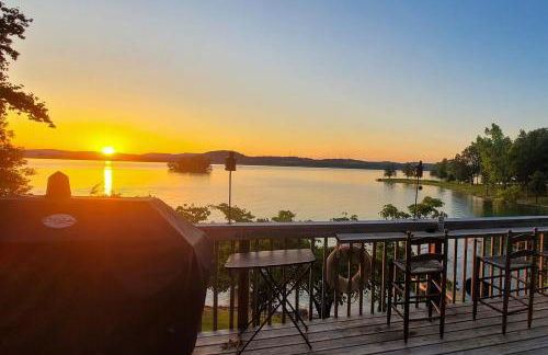 Scenic Lakefront Cabin Dock Water Activities Games - Foto 50