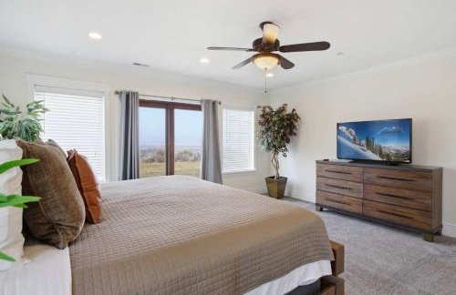 Private Family Home with Hot Tub - Foto 35