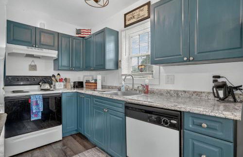 Welcome to Hokie Haven by the Bay - where Chesapeake sunsets meet Hokie spirit. - Foto 20