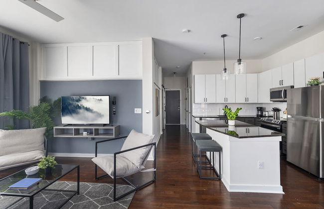 Spacious 2BD With Private Balcony and Free Parking 2 - Foto 6