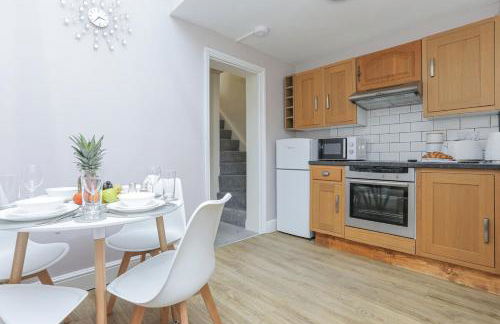 Big PROMO! Central Canterbury City Escape 2BR 2BA House, en-suite, Couples Retreat, Perfect For Families, Students, Relocators FREE Parking Fast WiFi - Foto 5