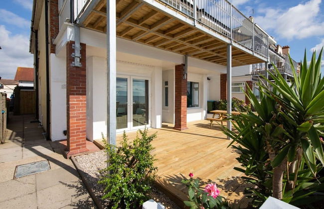 Absolute Beachfront With Decked Garden Oasis and Views - Foto 52