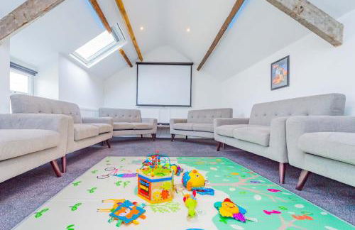 Snowdon House, 8 bedrooms, sleep 16, close to Blackrock Sand - Photo 8