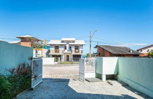 Casa familiar na exuberante praia de 4 ilhas. - Foto 1