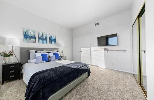 Beverly Hills Penthouse 2 BR Apt with Parking 407 - Photo 14