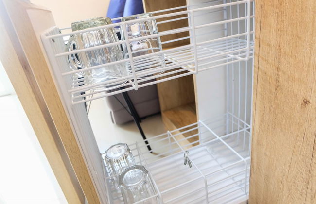 Modern and Bright 2BR Green Pramuka Apartment - Foto 14