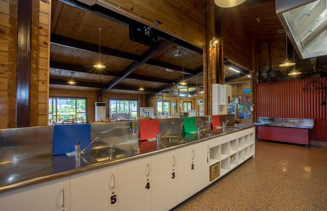 Te Anau Top 10 Holiday Park - Photo 76