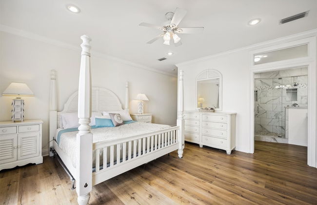 Just Beachy - 5 Bedroom Beach Front Home! Sleeps 20 Home by RedAwning - Foto 5