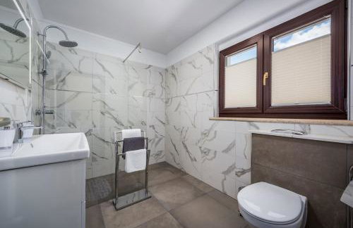 Villa Luna Tinjan, Pool and Wellness - Photo 21