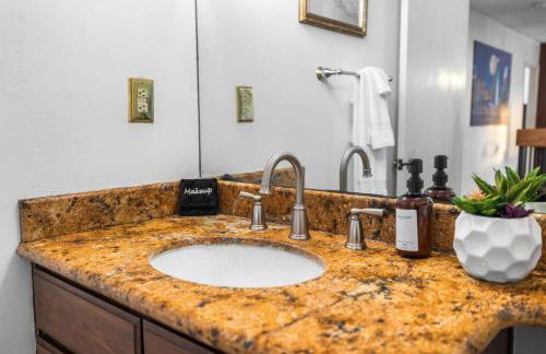 Mira Mesa Family Retreat 4BR with Balcony and Firepit - Photo 61