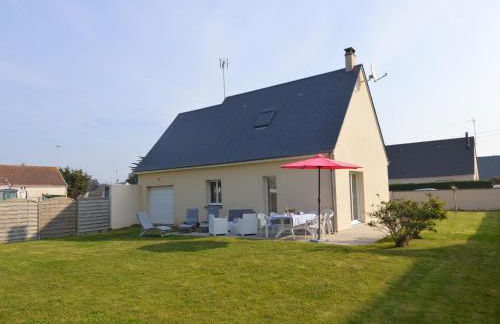 Denneville Coastal Escape with garden - Foto 12