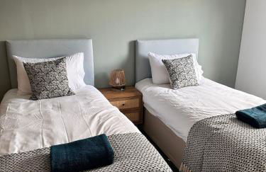 2BR House Free Parking Easy City Access - Foto 3