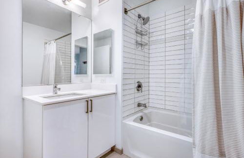 W Loop 2BR w Gym Pool in heart of Greektown CHI-561 - Foto 10