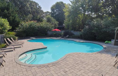 Large Home with Pool & 7 bedrooms; sleeps 21 - Foto 4