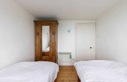 Seaside Holiday Cottage Near Beach - Foto 9