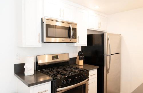 Cozy Stylish 1-Bedroom In Hollywood With Free Gated Parking - Photo 4