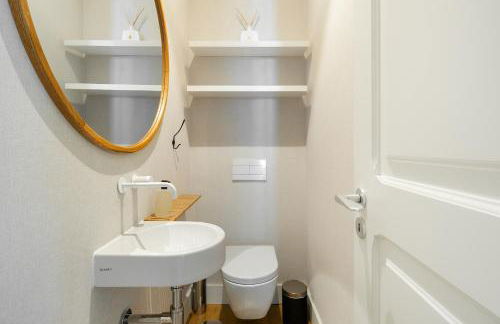 WHome Timeless Design Meets Central Convenience - Photo 20