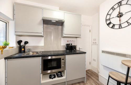 Cozy Ground-Floor Studio, Excellent City Access - Photo 6