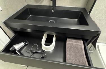 Luxus-Apartment im Herzen von Ludwigsburg - - WLAN - Klima - 24h Check-In - Waschmaschine - Terrasse - 200m vom Schloss und vom Ludwigsburger Marktplatz - - - Foto 24