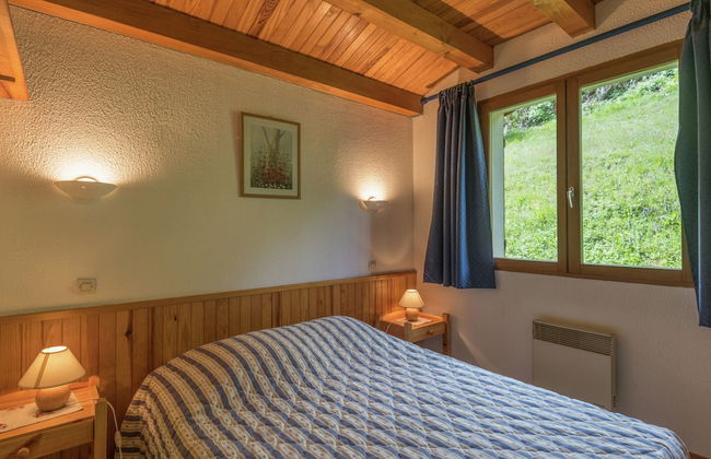 Chalet in Lovely, Rich Forest Setting With a Beautiful View - Photo 3