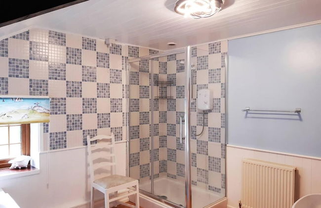 Beautiful 6-bed Dog Friendly Cottage in Heacham - Photo 11