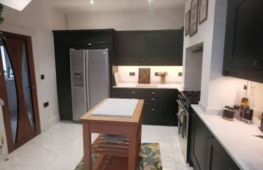 Prime location for Snowdon, Family and Dog friendly! - Photo 12