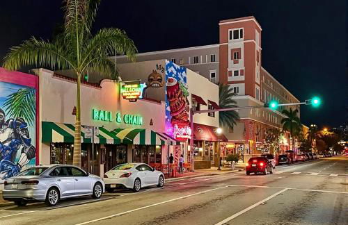 Bungalow House 6 BR Pool Little Havana - Foto 41