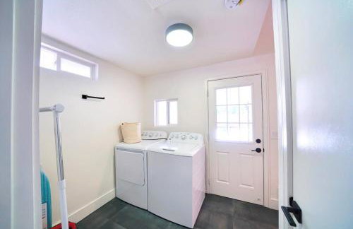 Marbella Lane - Vibrant 4BR RWC Ldry - Foto 33