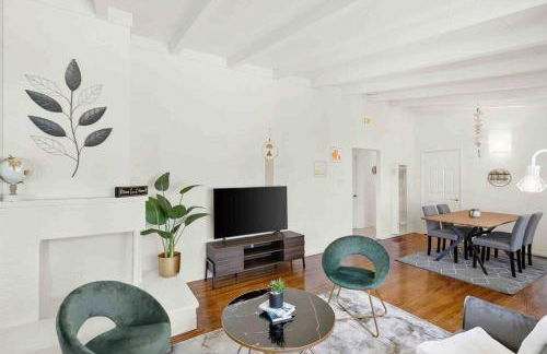 Mid Century Garden View Home Parking - Foto 40