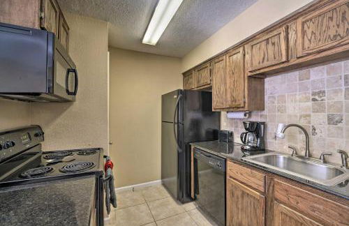 Game Day Retreat Pool Access, 2 Mi to Texas A and M - Foto 8